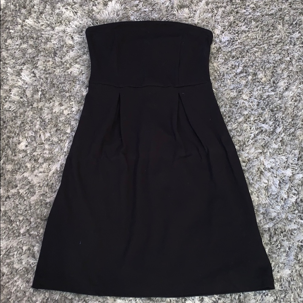 Strapless, black dress